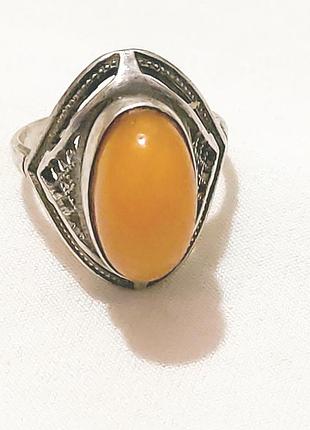 Кольцо серебряное, янтарь