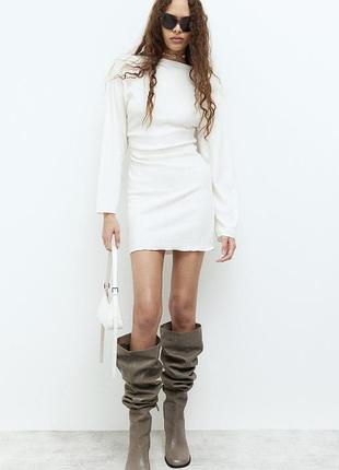 Сукня з драпіруванням на талії