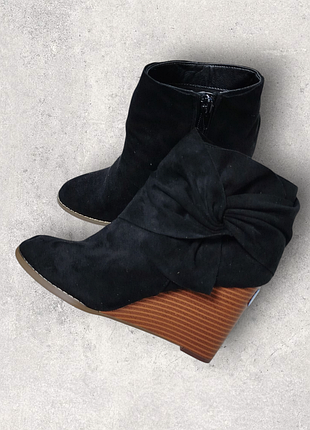 Сапожки на замочку на платформі 
размер 36