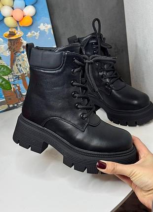 Зимові черевики для дівчинки