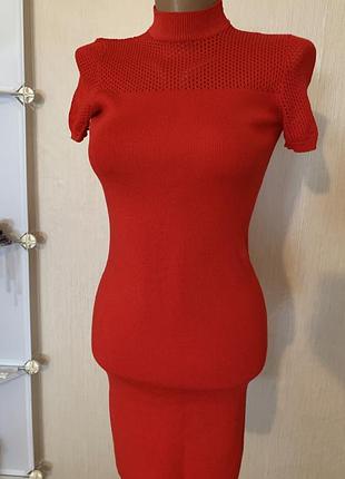 Красное маленькое платье