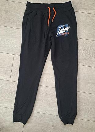 Спортивні штани на хлопця