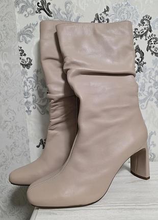 Нові шкіряні чобітки