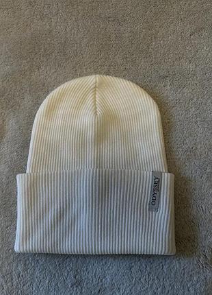 Шапка жіноча біла