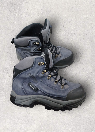 Ботинки подростковые knimanjaro
в отличном состоянии недорого 
стелька 23
цена 700