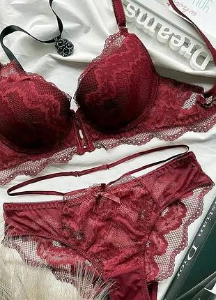 Набор женского нижнего белья: бюстгальтер и трусики