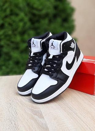 Кроссовки air jordan 1 высокие белые с черным зима мех распродаж sale