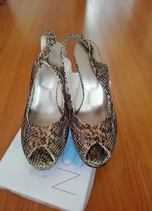 Босоножки женские 40 размер-новые