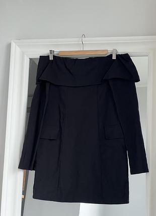 Облягаюча стрейчева сукня з відкритими плечима