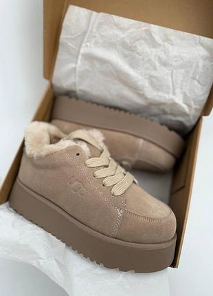 Кроссовки женские