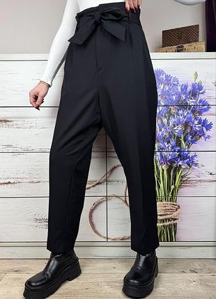 Вкорочені завужені чорні брюки на високій посадці з поясом 1+1=3