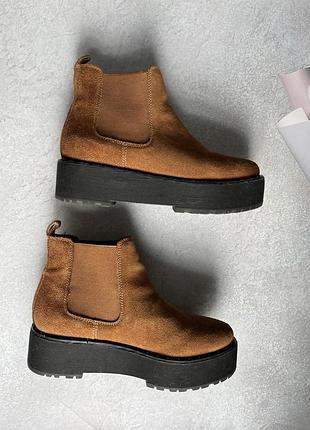 Ботінки челсі 36/23,5 натуральна замша