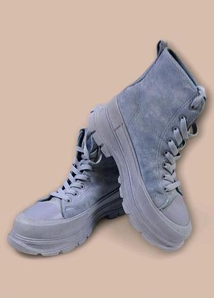 Кеды на толстой подошве голубого цвета 38 размер.