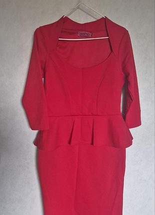 Платье-карандаш с баской