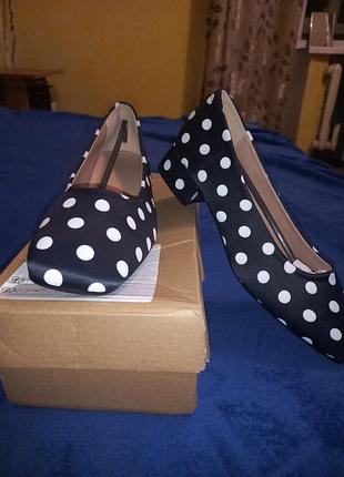 Продам стильні туфлі у горох 👠