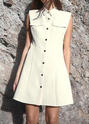 Короткое кремовое платье