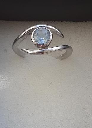 Серебряная кольца со светло-голубым топазом