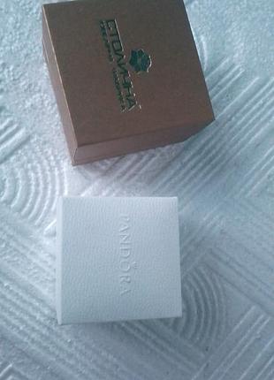 Коробки від ювелірних прикрас pandorda та ін.