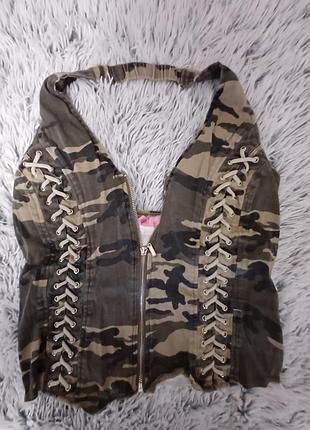 Майка с камуфляжным принтом со шнуровкой с чашками размер l