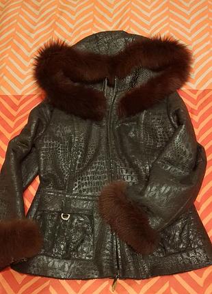 Натуральная дубленка с капюшоном черня короткая дубленка