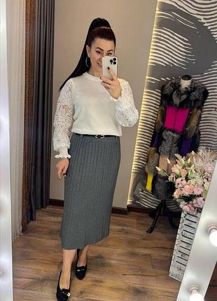 Красива і комфортна спідниця в класичну складочку, в наявності в трьох кольорах