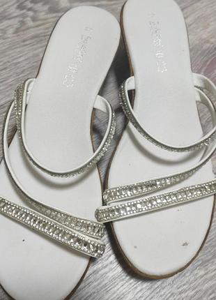 Кожаные шлепанцы с камушками 38 размер итальялия