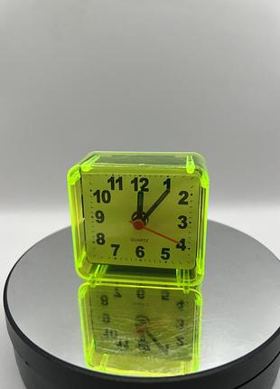 Будильник на батарейке