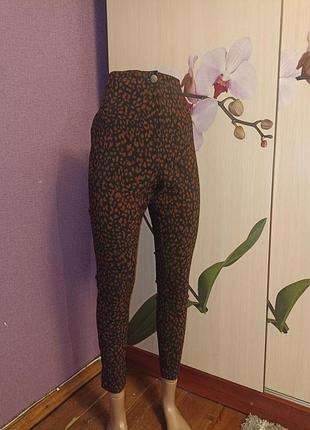 Фирменные, стрейчевые брюки в идеале!!!