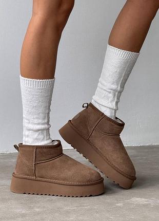 Коричневі натуральні замшеві короткі низькі уггі угі угги уги на високій товстій підошві платформі замша хакі