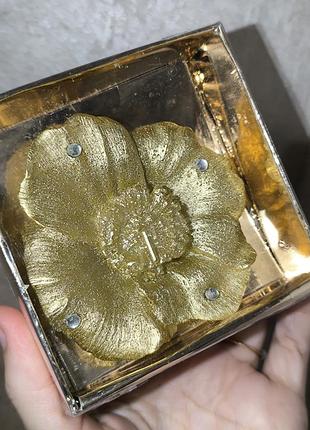 Декоративная восковая свеча в упаковке цветок стразы