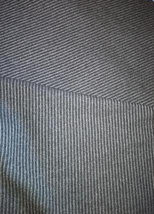 Відріз тканини. текстиль. тканина костюмна вовняна в сіру смужку.