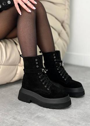 Натуральные замшевые зимние черные ботинки - берцы на высокой подошве
