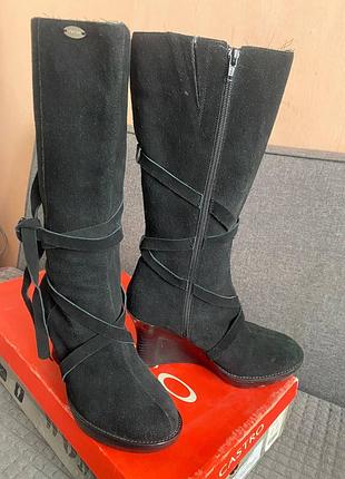 Чоботи демісезонні замшеві castro 39 p мають класичні лінії і стильний та акуратний вигляд, каблук 9см