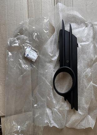 13229484 решітка бампера з отвором під галоген opel corsa d 13211478