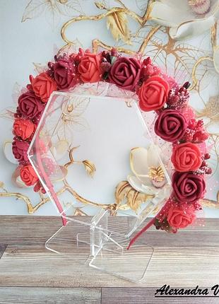 Обруч венок с красными и бордовыми цветами