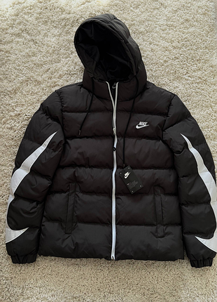 Пуховик nike черный с белыми вставками