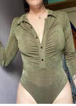 Женский бодик зелёного цвета.