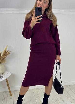 Костюм из ангоры с кофтой с воротником на молнии с приталенной юбкой миди с разрезом