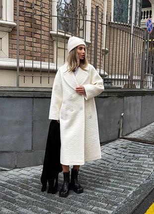 Пальто на пуговицах букле