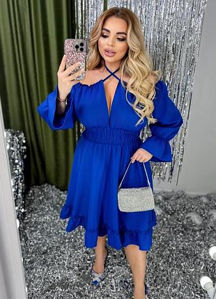 Женское платье с рюшами и завязками на груди