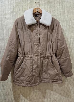 Куртка бежевая с меховым съемным воротником