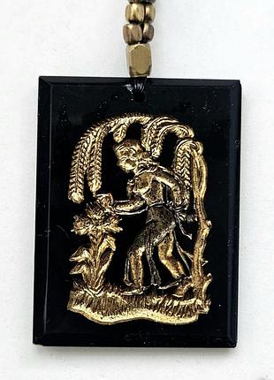 Винтажный кулон из оникса с позотолой