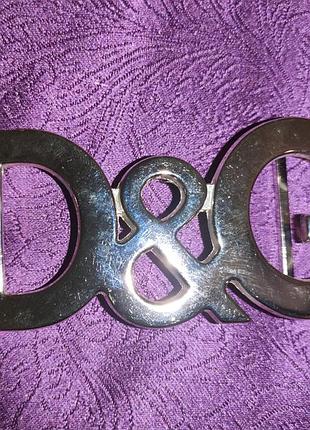 Стильная фирменная металлическая пряжка бля dolce&amp; gabana.