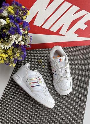 Оригінальні крoсівки adidas