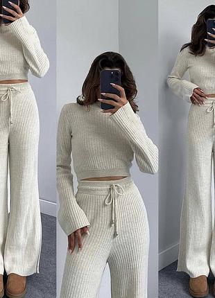 Жіночий костюм