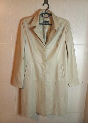 Женский кожаный плащ белый