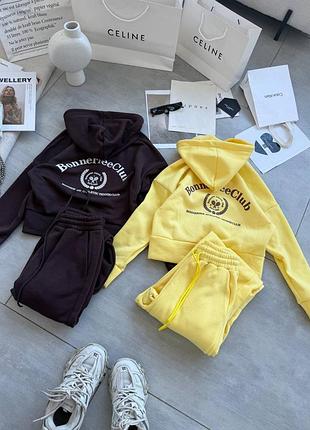 Теплый костюм в цветах с звездой