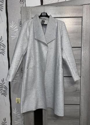 Жіноче пальто на теплу осінь