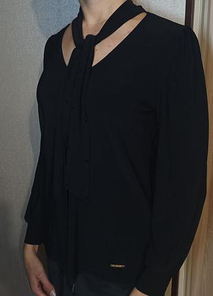 Кофта с завязками на шее