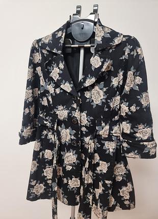 Продам плащик, на весну в идеальном состоянии, известного бренда, размер 12/40/38, рукав трехчковый!